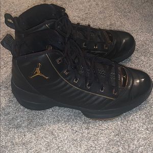 Air Jordan blk/gold 19s